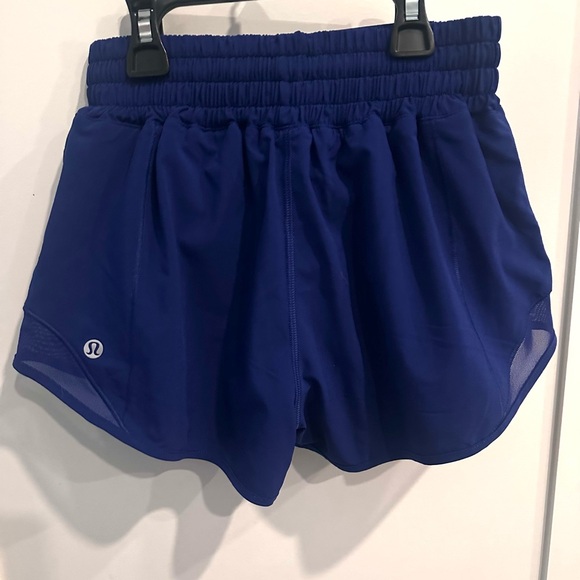 Lululemon Hotty Hot Lined Shorts (2.5 length) - Picture 3 of 3